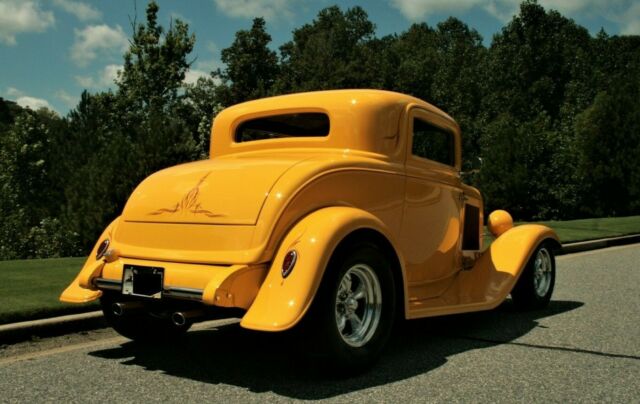 Ford 3 Window Coupe 1932 image number 4