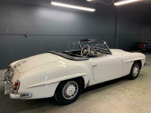 Mercedes-Benz SL-Class 1962 image number 11