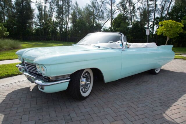 Cadillac DeVille 1960 image number 2