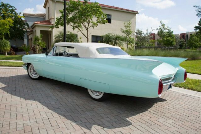 Cadillac DeVille 1960 image number 23