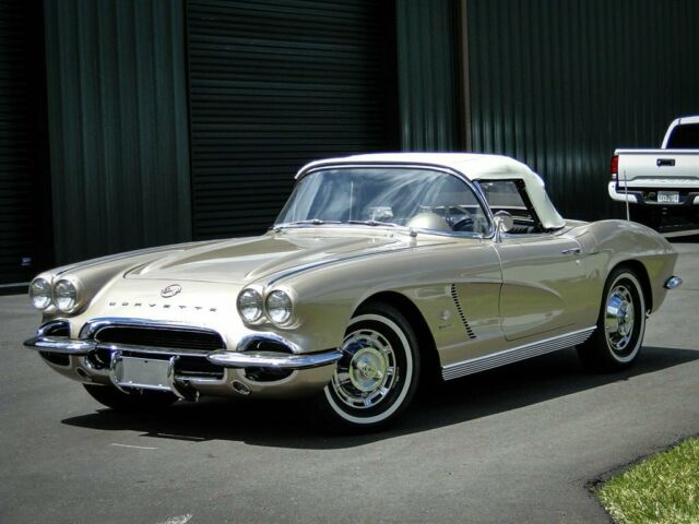 Chevrolet Corvette 1962 image number 1