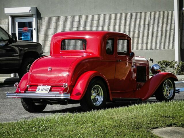 Ford 5-Window Coupe 1932 image number 11