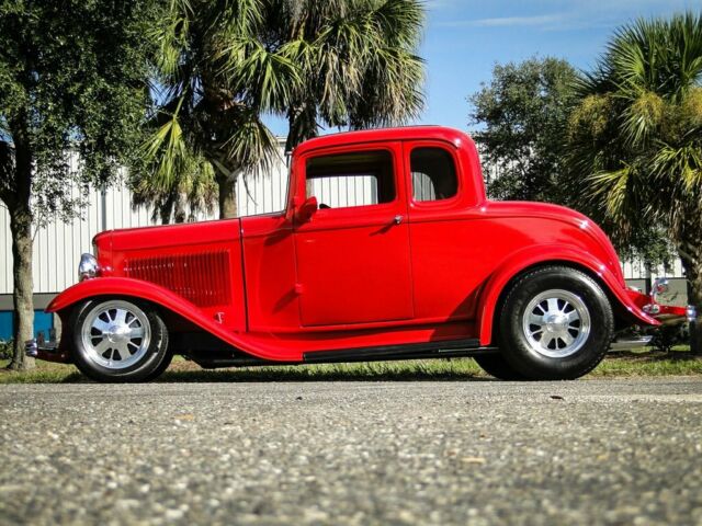 Ford 5-Window Coupe 1932 image number 28