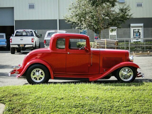 Ford 5-Window Coupe 1932 image number 36