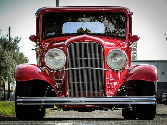 Ford 5-Window Coupe 1932 image number 39