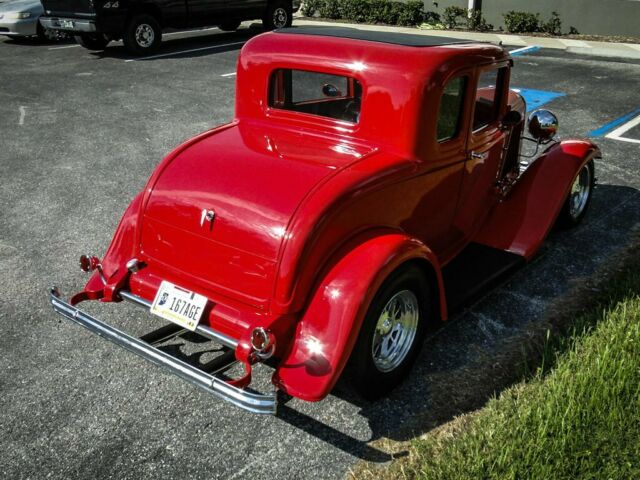 Ford 5-Window Coupe 1932 image number 44