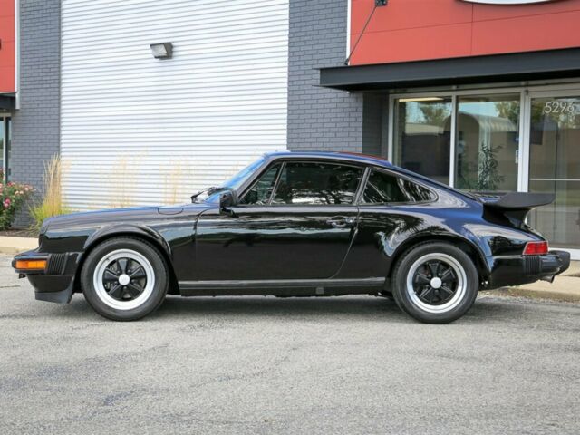 Porsche 911 1977 image number 1