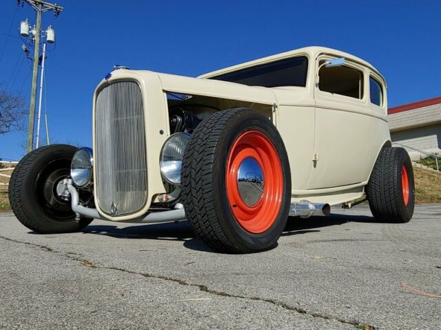 Ford Tudor Sedan 1932 image number 34