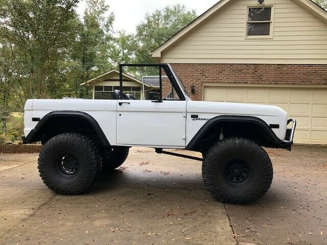 Ford Bronco 1975 image number 16