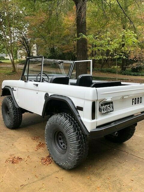 Ford Bronco 1975 image number 2