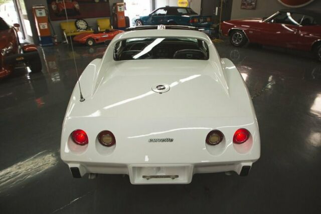 Chevrolet Corvette 1976 image number 6