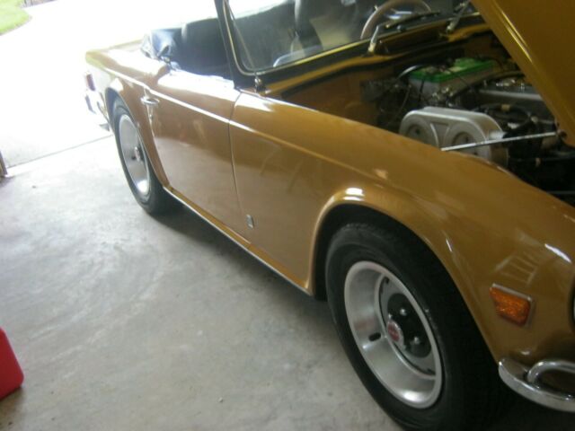 Triumph TR-6 1971 image number 17