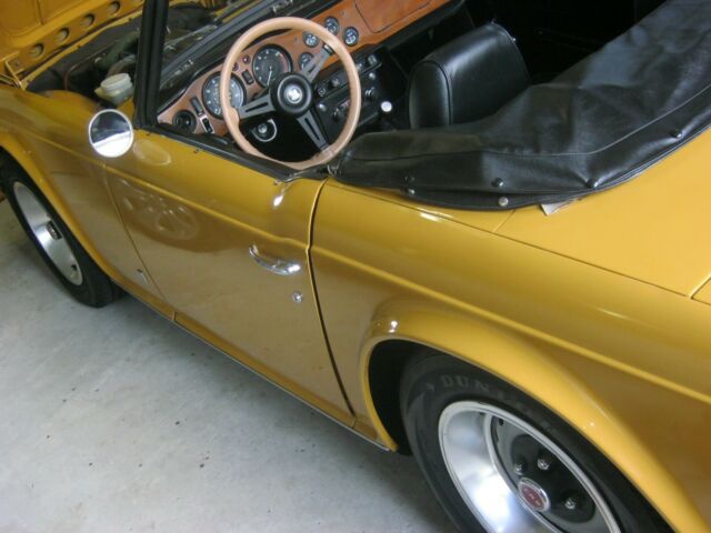 Triumph TR-6 1971 image number 18