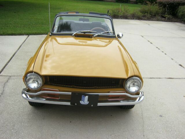 Triumph TR-6 1971 image number 2