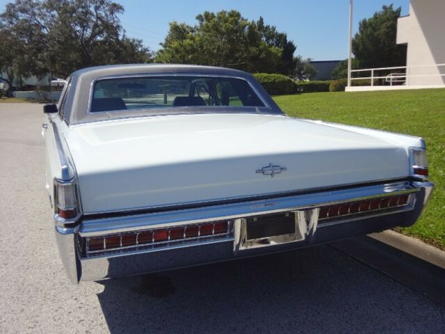 Lincoln Continental 1969 image number 18