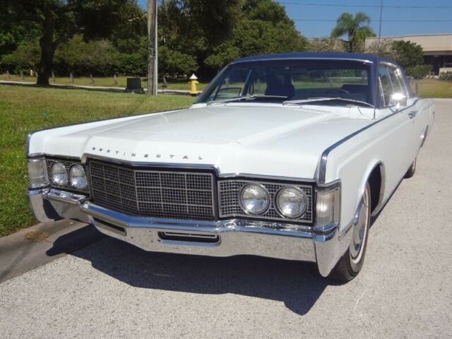 Lincoln Continental 1969 image number 2