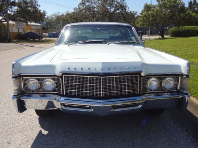 Lincoln Continental 1969 image number 3