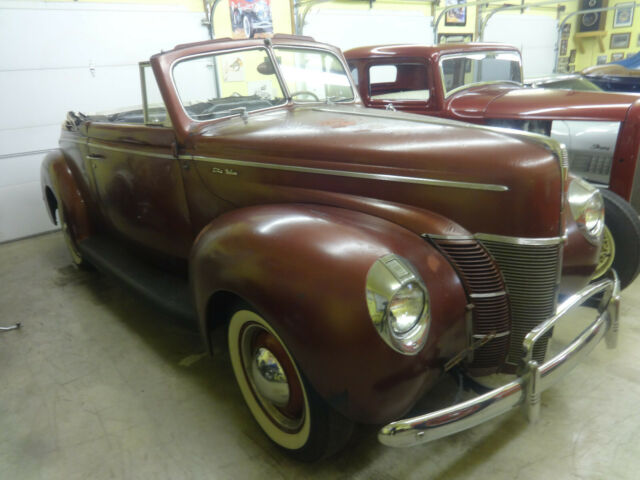 Ford Deluxe 1940 image number 0