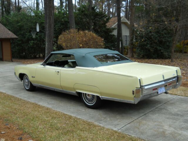 Oldsmobile Ninety-Eight 1969 image number 15