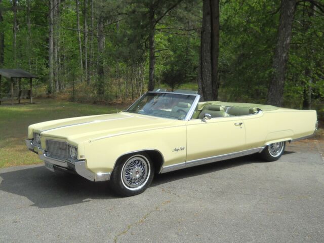 Oldsmobile Ninety-Eight 1969 image number 2