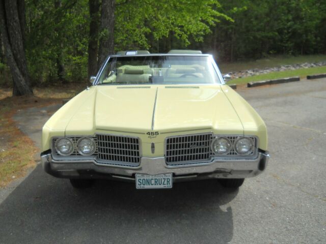 Oldsmobile Ninety-Eight 1969 image number 4