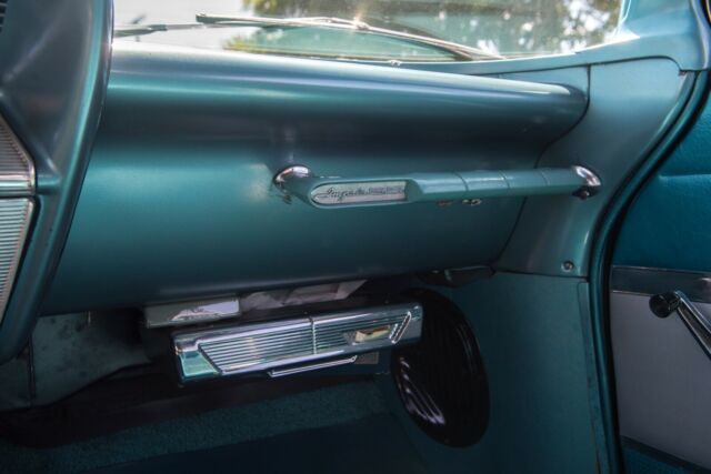 Chevrolet Impala 1961 image number 19