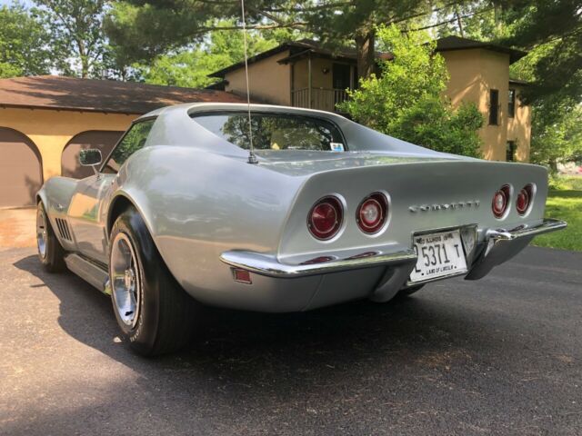 Chevrolet Corvette 1969 image number 13