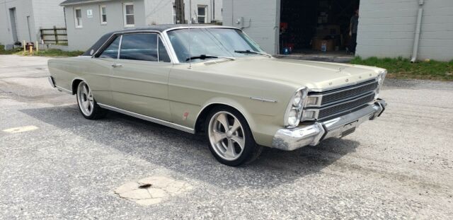 Ford Galaxie 1966 image number 0