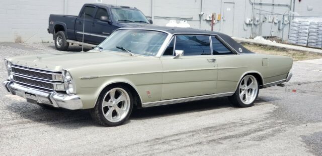 Ford Galaxie 1966 image number 11