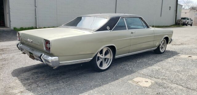 Ford Galaxie 1966 image number 15