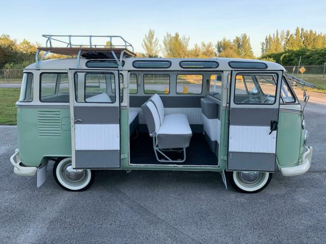 Volkswagen Bus/Vanagon 1975 image number 2