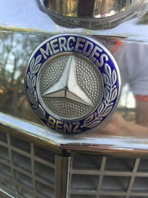 Mercedes-Benz 200-Series 1970 image number 20