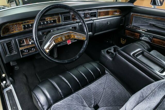 Lincoln Continental 1977 image number 0