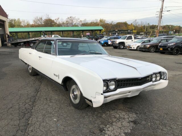 Oldsmobile Ninety-Eight 1966 image number 1