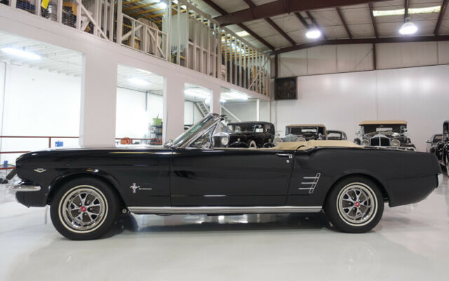 Ford Mustang 1966 image number 29