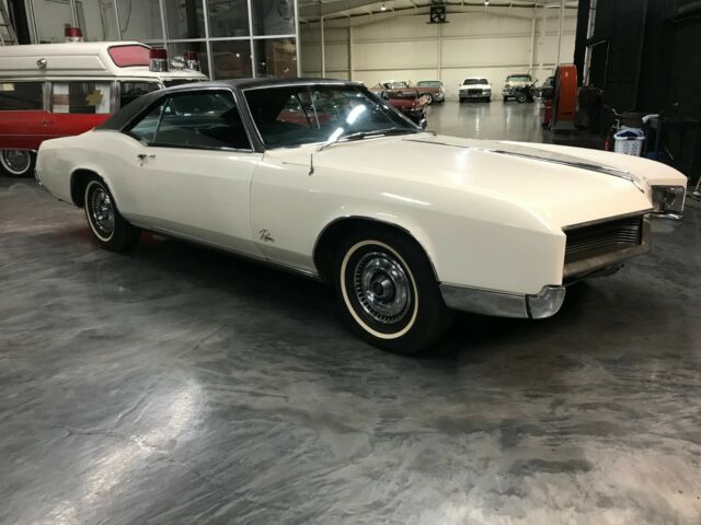 Buick Riviera 1967 image number 0