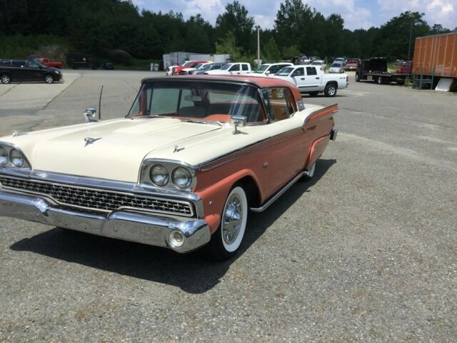 Ford Fairlane 1959 image number 2