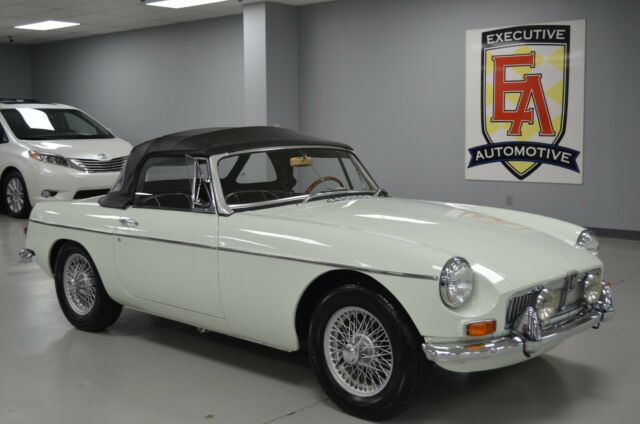 MG MGB 1967 image number 0