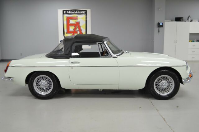 MG MGB 1967 image number 1