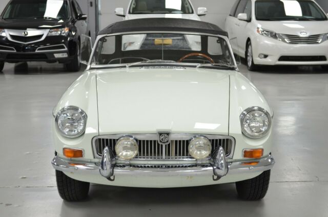 MG MGB 1967 image number 2