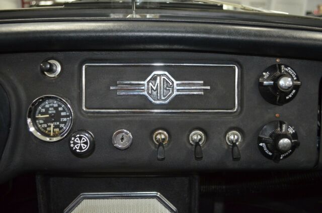 MG MGB 1967 image number 21