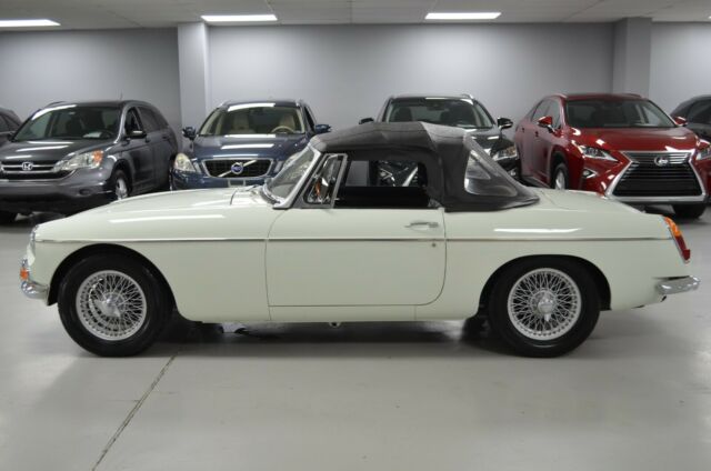 MG MGB 1967 image number 27