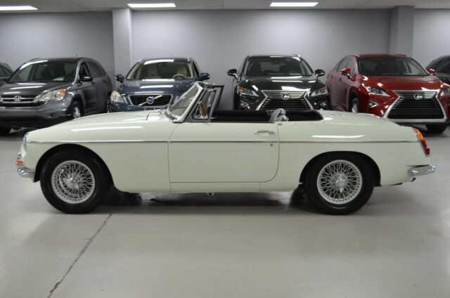 MG MGB 1967 image number 32