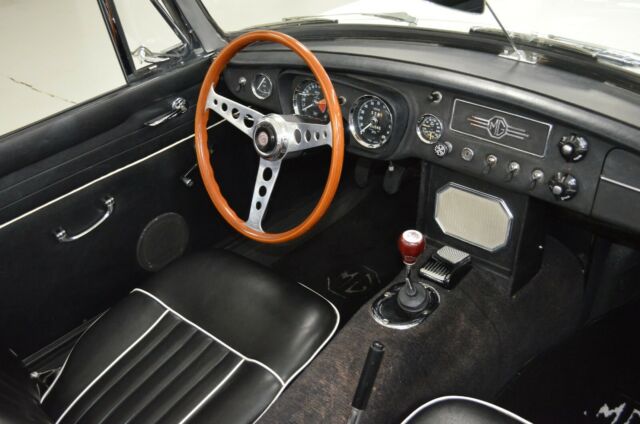 MG MGB 1967 image number 34