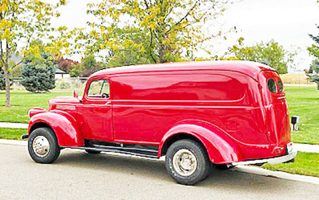 Chevrolet 1 Ton 3800 Panel Delivery Dually 1946 image number 2