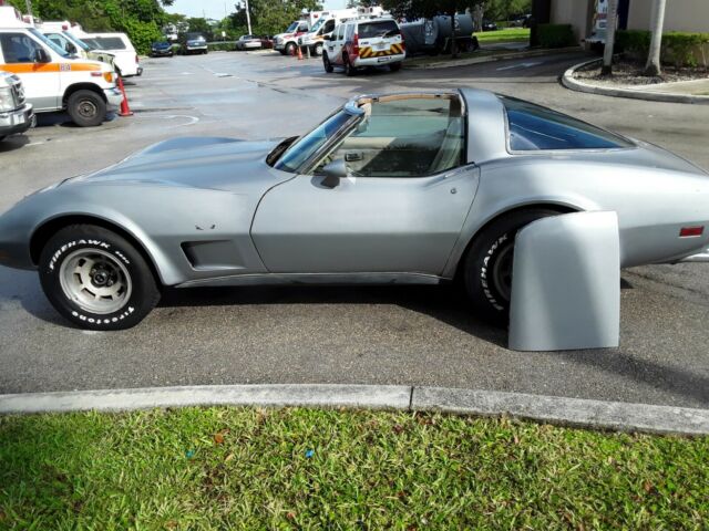 Chevrolet Corvette 1979 image number 1