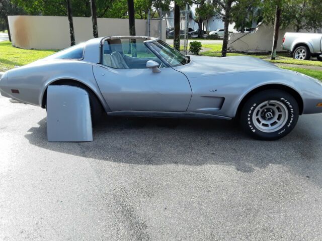 Chevrolet Corvette 1979 image number 2