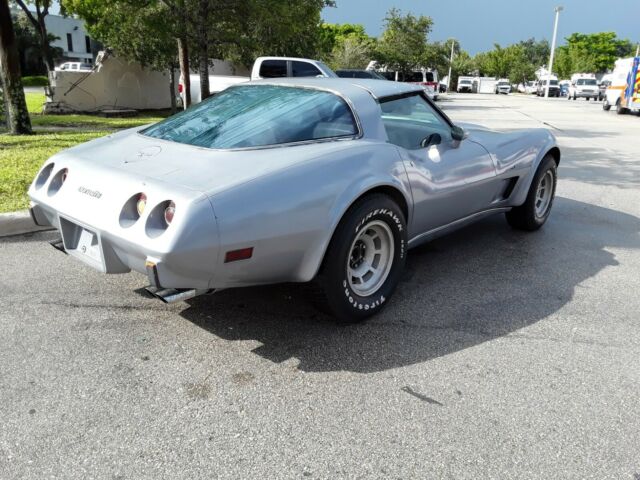 Chevrolet Corvette 1979 image number 29