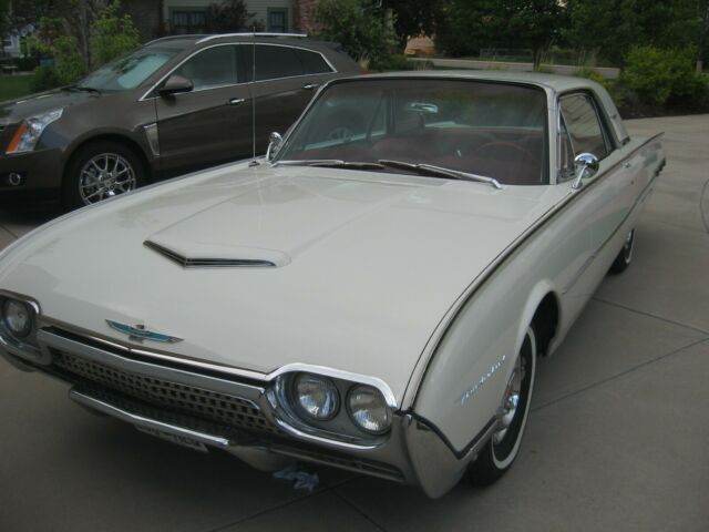 Ford Thunderbird 2 Dr Hardtop 1962 image number 17