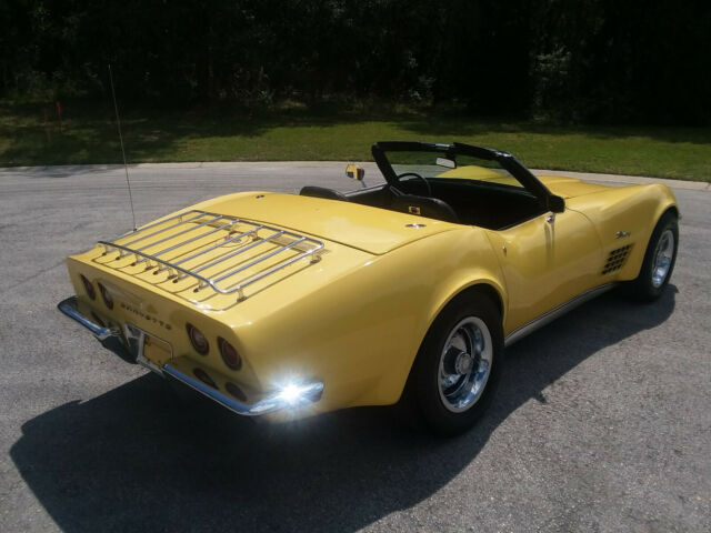 Chevrolet Corvette 1972 image number 10